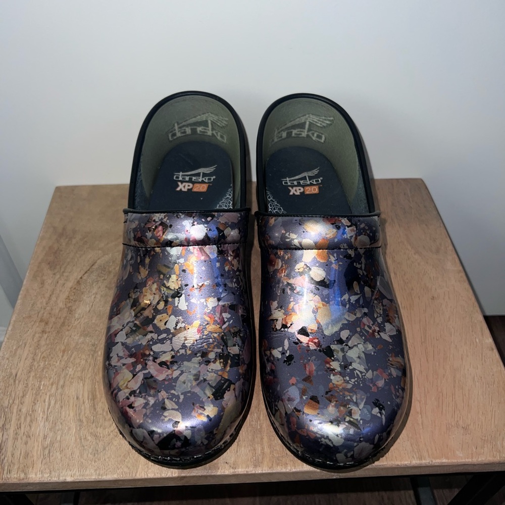 WMNS Dansko Clogs
